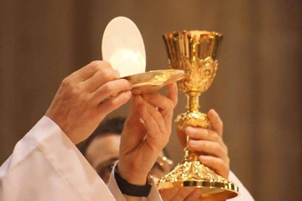 Preghiera Davanti A Gesu Sacramentato Die Eucharistie: Das Herz des katholischen Glaubens - Catholicus.eu Deutsch