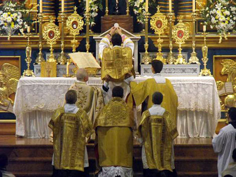 The Tridentine Mass: The Traditional Latin Rite – A Door to the Sacred ...
