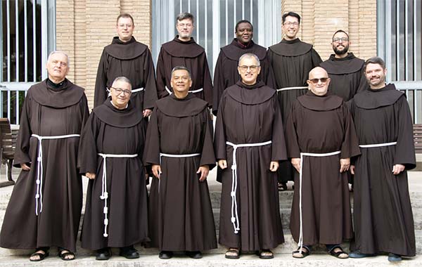 Sacerdote, Monaco o Frate? Scopri Come Riconoscere Ogni Vocazione e il